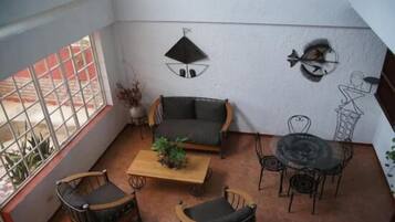 Family Apartment, 2 Bedrooms, Non Smoking | Living room | Flat-screen TV