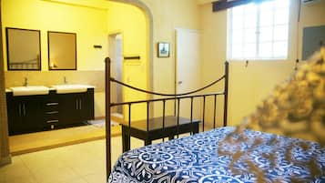 Family Apartment, 2 Bedrooms, Non Smoking | Bathroom sink