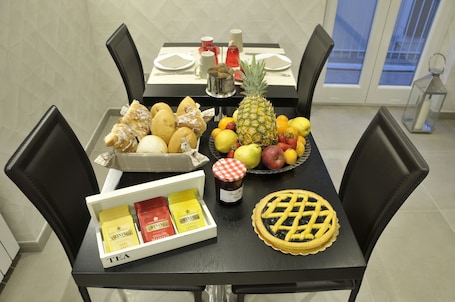 Desayuno continental incluido todos los días. Gemini Suite