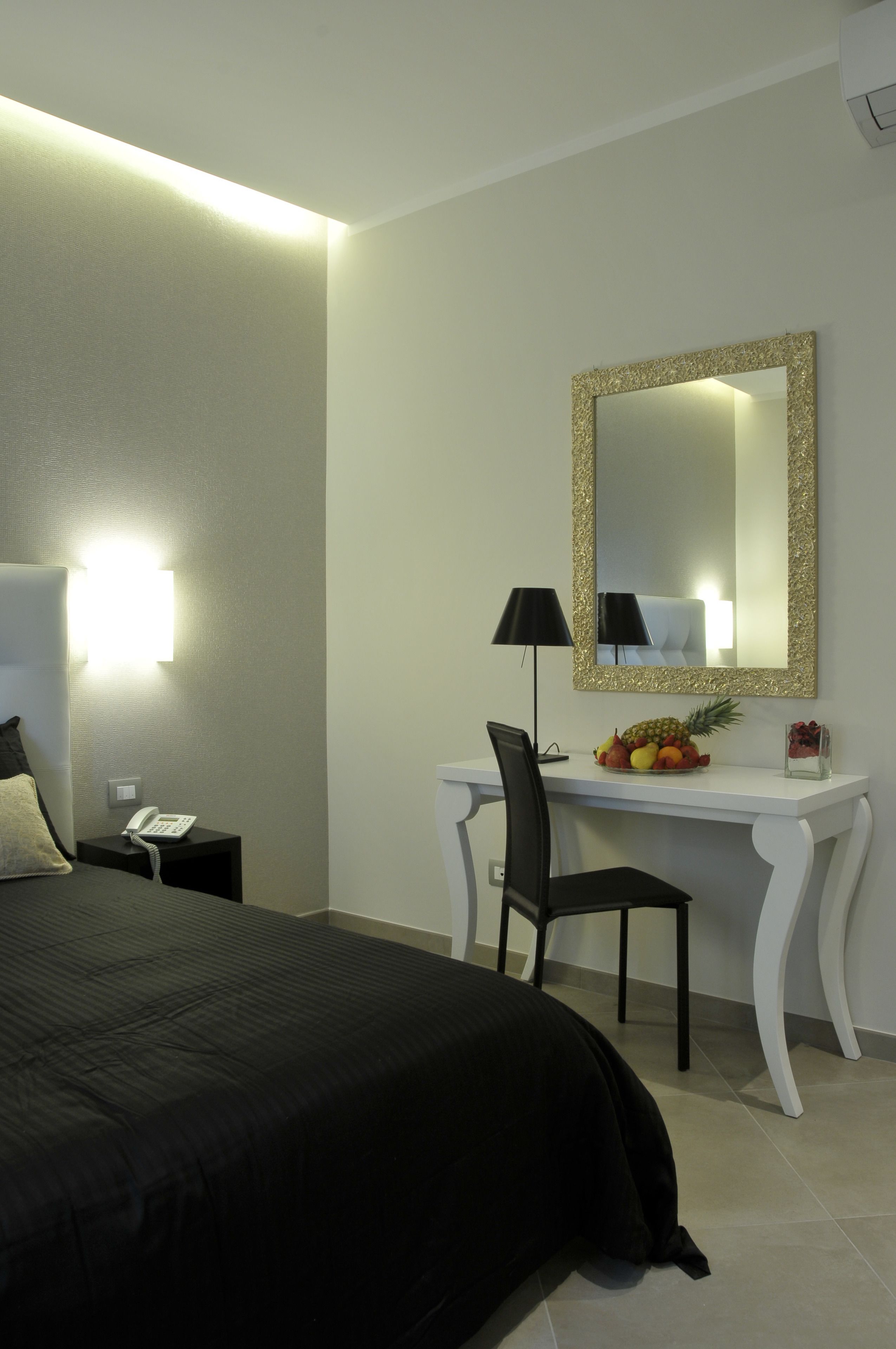 Photo - Gemini Suite