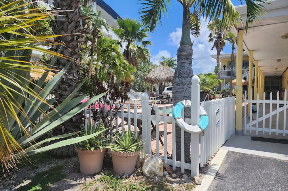 Silver Sands Motel