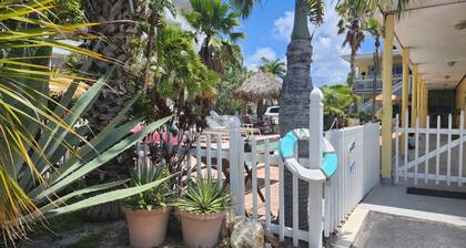 Silver Sands Motel