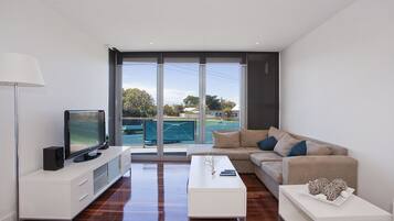 Deluxe Apartment, 2 Bedrooms (N. 6 ) | Living room | 46-inch TV with digital channels, DVD player