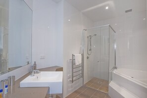 Deluxe-Apartment, 2 Schlafzimmer (N. 6 ) | Badezimmer