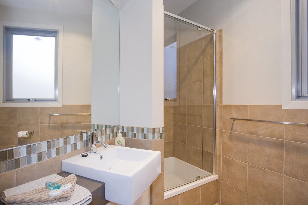 deluxe apartment (n. 4 ) | bathroom | separate bathtub and shower, free toiletries, hair dryer, towels