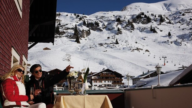 Lunch and dinner served  - Hotel Arlberghaus - Das Skihotel (Lech am Arlberg)