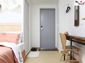 Premier Twin Room | Desk, blackout drapes, iron/ironing board, free WiFi - The Haemil Guesthouse (Seoul)