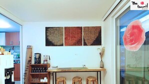Lobby sitting area - The Haemil Guesthouse (Seoul)