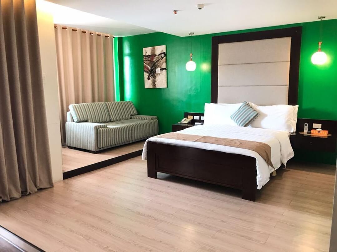 Junior Suite Double | Desk, bed sheets