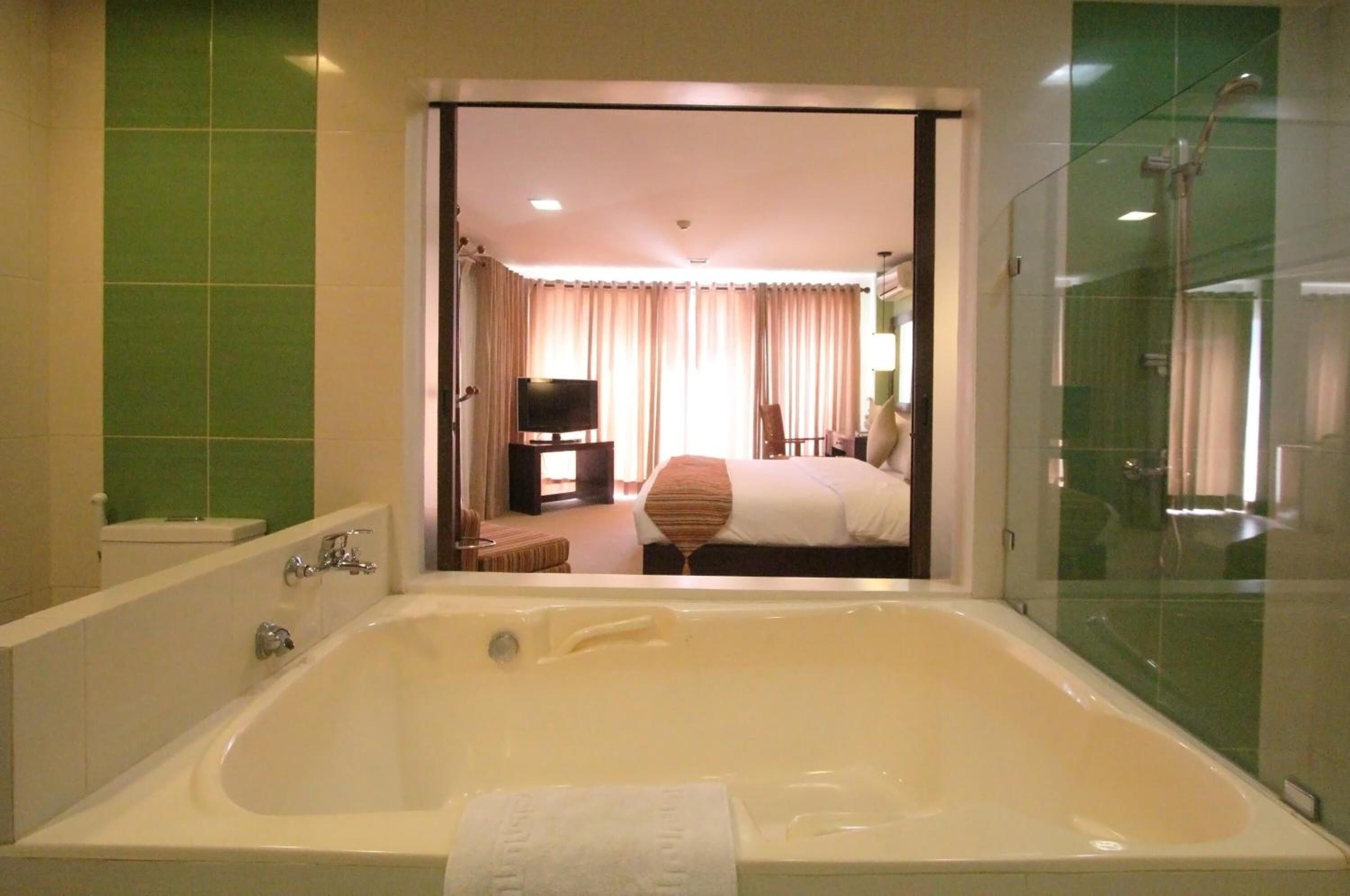 Pancuran mandi, pengering rambut, bidet, tuala disediakan 