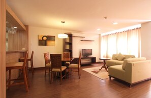 En 32-tommers LCD-TV med kabel-kanaler samt TV