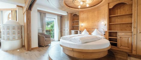 Deluxe Suite, Balcony, Garden View (Sissi) | Minibar, in-room safe, soundproofing, WiFi (free)