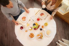 Déjeuner et dîner servis sur place