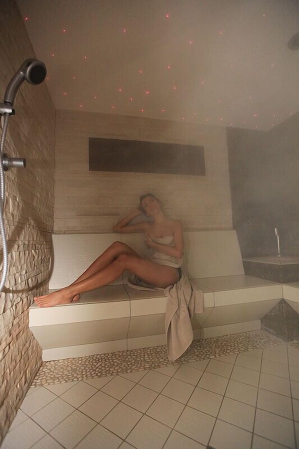 Sauna, Turkish bath/hammam, body treatments, body scrubs, detox wraps