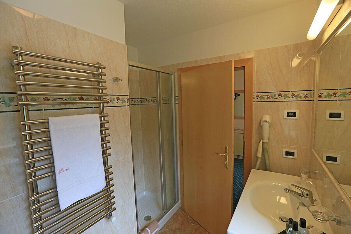 Bathroom | Free toiletries, hair dryer, bathrobes, slippers