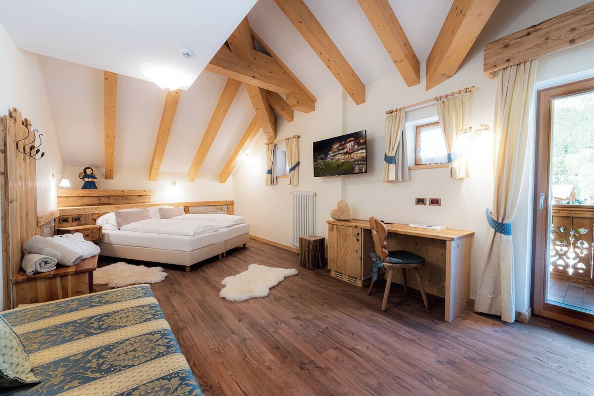 Junior Room, Balcony (3)