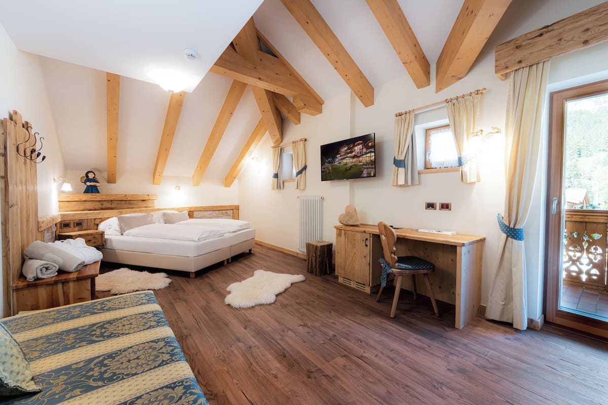 Junior Room, Balcony (3) | Minibar, in-room safe, soundproofing, free WiFi