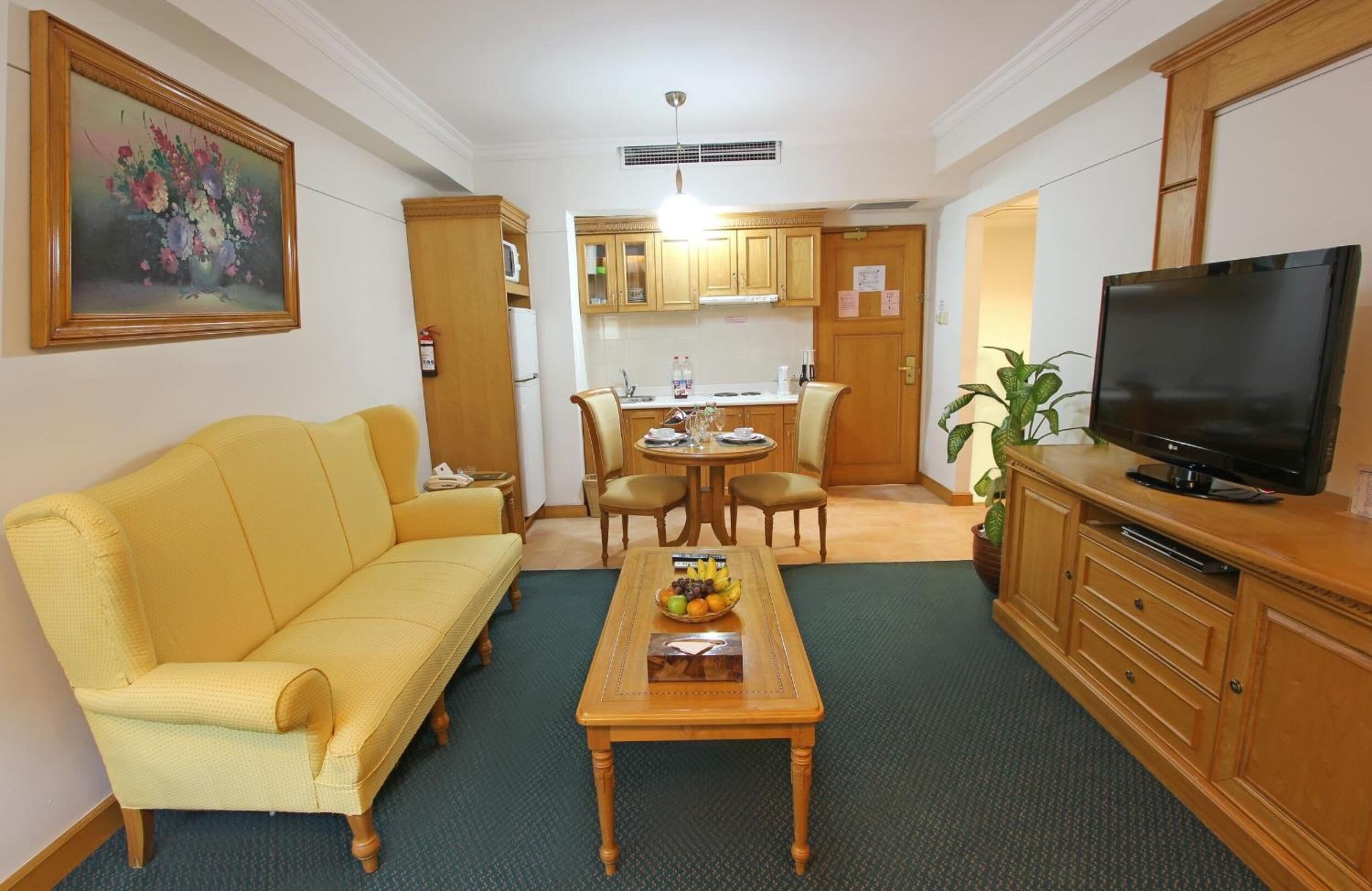 suite | living room | lcd tv, dvd player