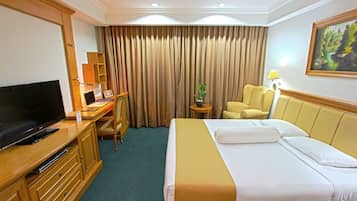 Zimmersafe, Schreibtisch, schallisolierte Zimmer, Bügeleisen/Bügelbrett