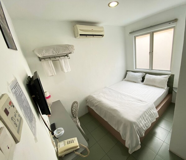 Desk, iron/ironing board, free WiFi