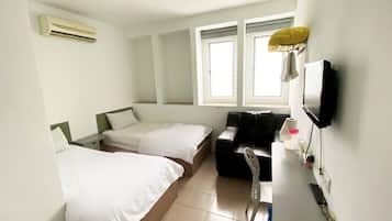 Habitación estándar con 2 camas individuales | Escritorio, tabla de planchar con plancha y wifi gratis