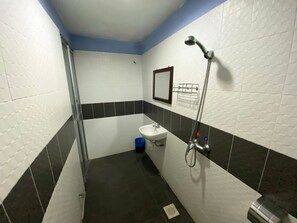 Bruser, gratis toiletartikler, hårtørrer, håndklæder
