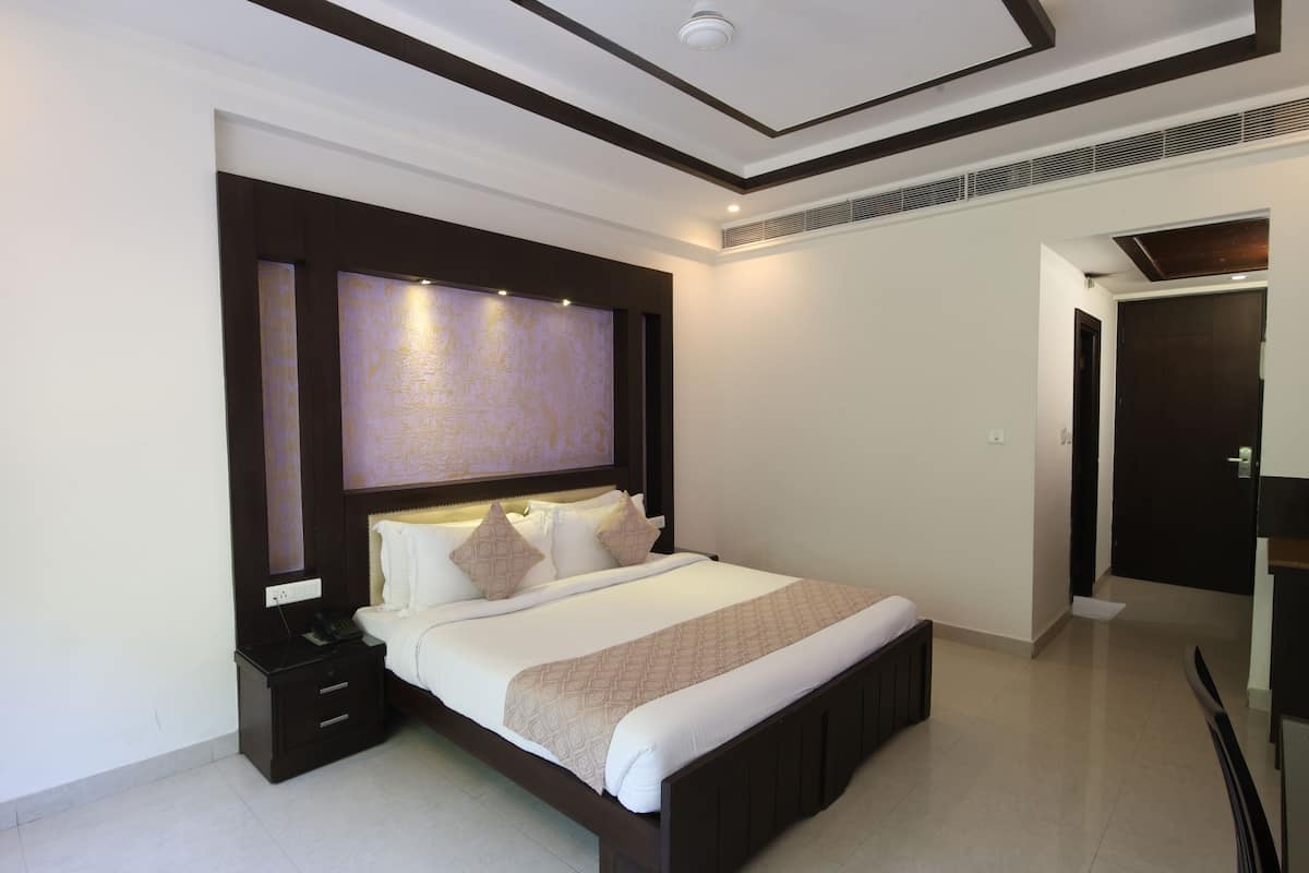 1 bedroom, Egyptian cotton sheets, premium bedding, minibar