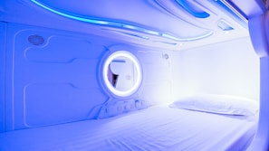 Phòng tập thể (Superior Space Pod) | Phòng cách âm, bàn ủi/dụng cụ ủi quần áo