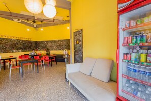 Vending machine - The Hive Singapore Hostel (Singapore)