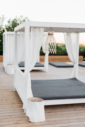 Outdoor pool, pool loungers - Conversas de Alpendre (Vila Real Santo Antonio)