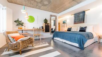 Superior-Suite, 1Â King-Bett, Balkon, Gartenblick | Hochwertige Bettwaren, Minibar, Zimmersafe, individuell dekoriert