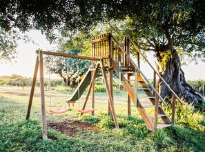 Children’s play area – outdoor