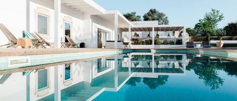 Outdoor pool, pool loungers