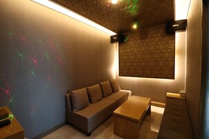 Pehelypaplan, egyedi dekoráció, egyedi berendezés és íróasztal