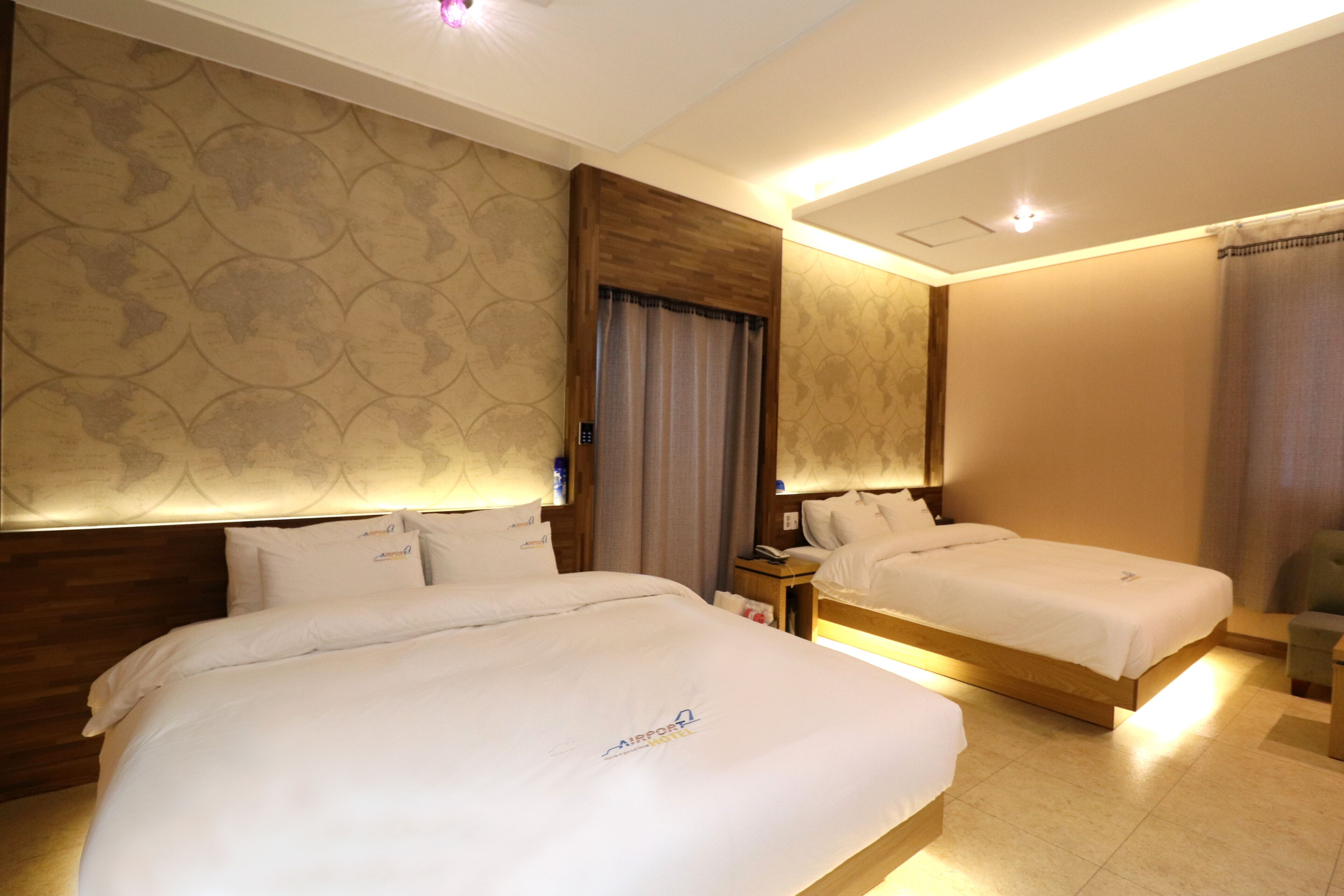 superior twin room | down duvets, individually decorated, individually furnished, desk