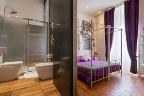 Sengetøy av topp kvalitet, individuelt dekorert og skrivebord