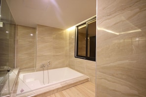 Superior Twin Room, Multiple Beds, City View, Tower | Bathroom | Combined shower/bathtub, deep-soaking bathtub, hair dryer, bathrobes - 2 Heaven Hotel (Busan)