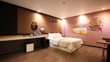 Quarto casal superior | Banheiro | Chuveiro, produtos de toalete grátis, secador de cabelo