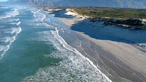 Beach nearby, beach bar - Bellavista Country Place (Stanford)