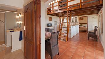 Family Cottage, 2 Bedrooms, Kitchen, Mountain View | Living area | Flat-screen TV