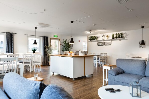 32-inch TV with cable channels