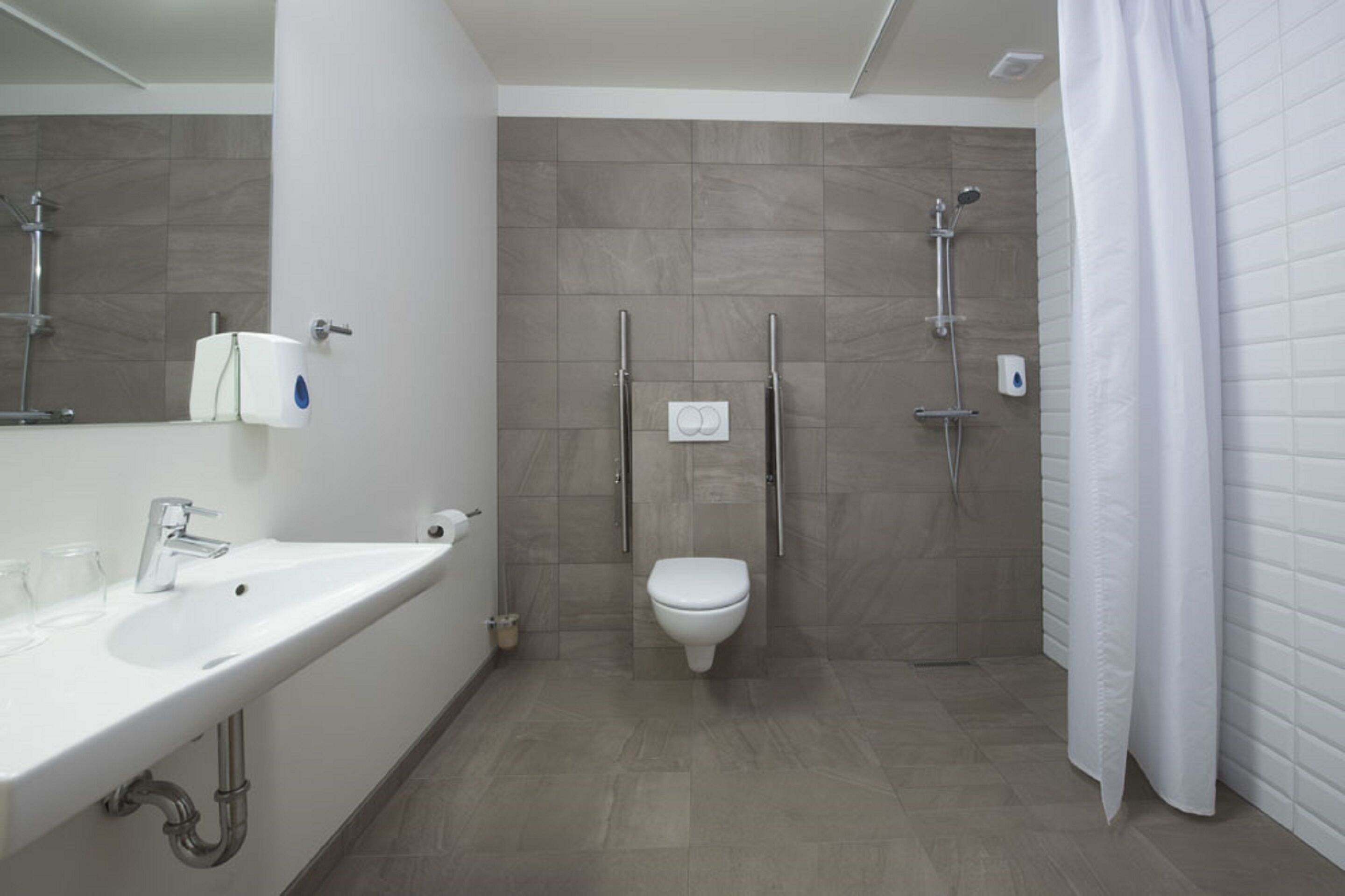 superior double or twin room | bathroom | shower, hair dryer, towels