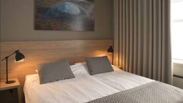 Chambre Double ou avec lits jumeaux | Bureau, espace de travail pour ordinateur portable, rideaux occultants