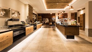 Free daily full breakfast - Hotel Weisseespitze (Kaunertal)