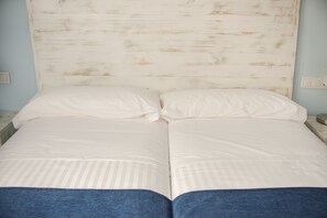 Daunenbettdecken, Zimmersafe, Verdunkelungsvorhänge, kostenloses WLAN