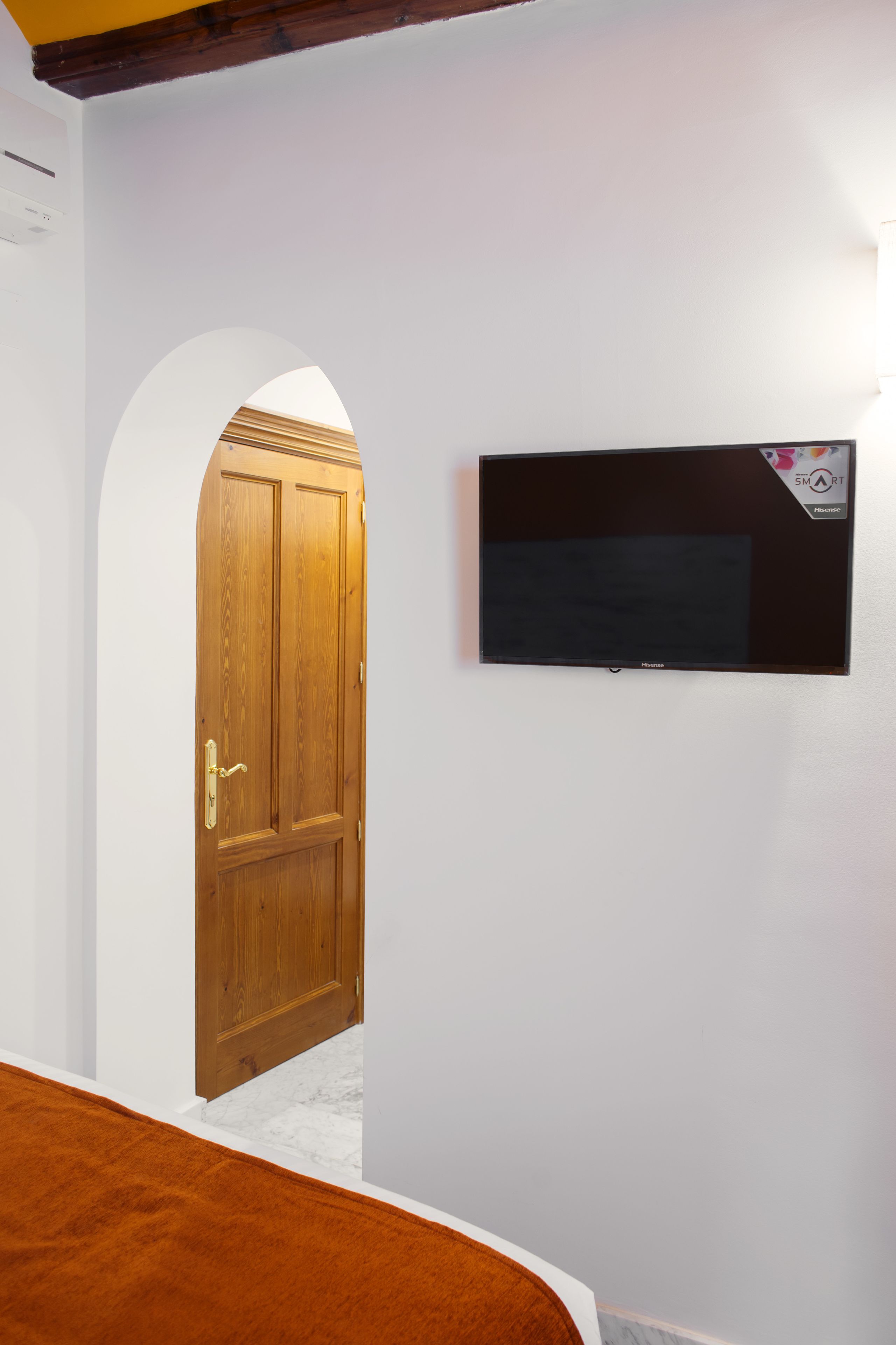 single room, 1 double bed | down duvets, in-room safe, blackout curtains, free wifi