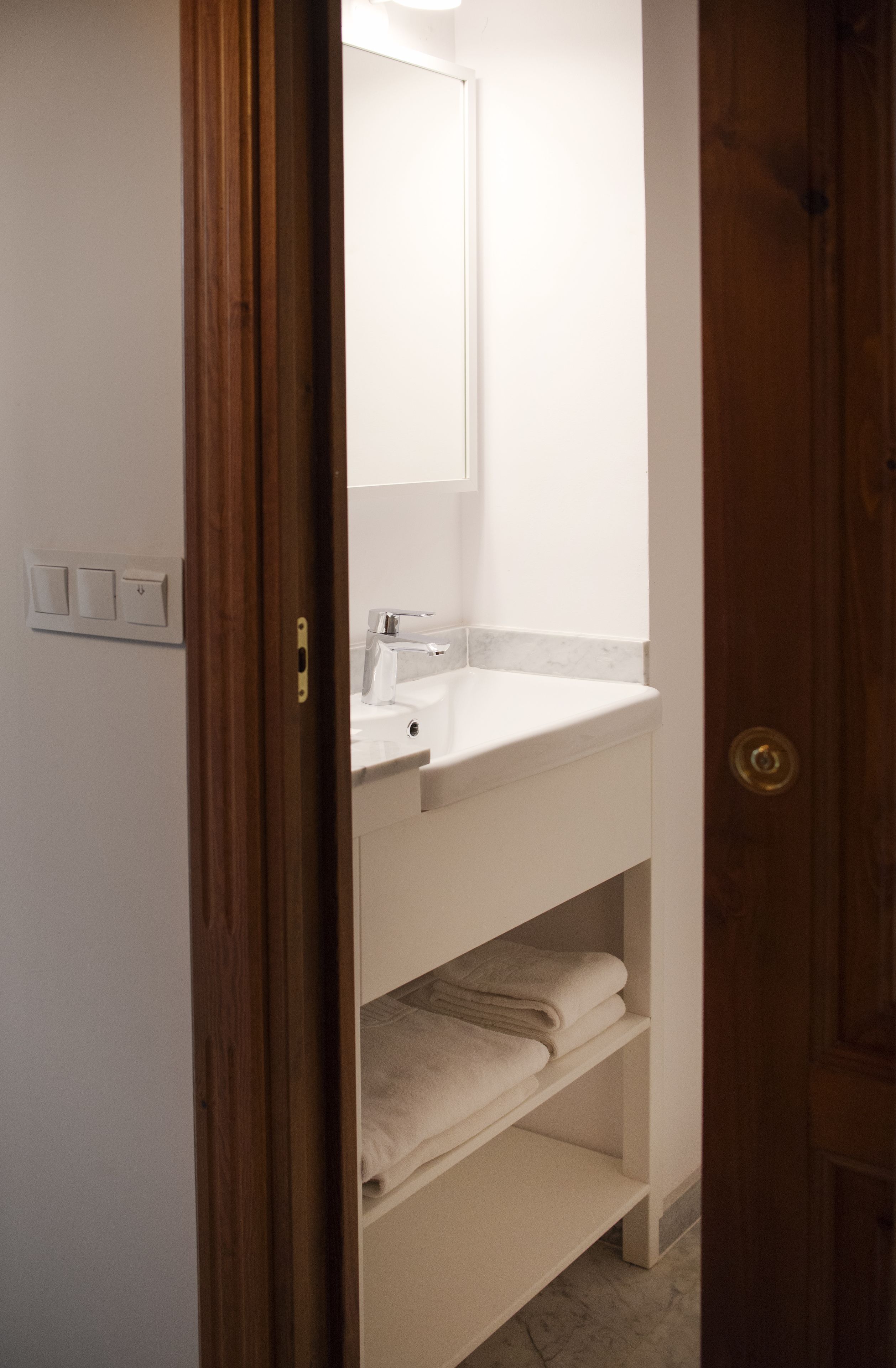 free toiletries, towels