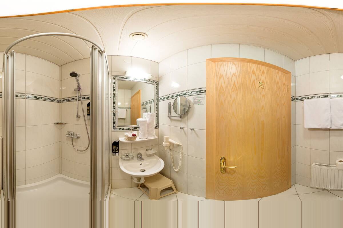 double room | bathroom | shower, free toiletries, hair dryer, bathrobes
