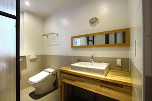 Presidential Penthouse, 3 Bedrooms | Bathroom | Shower, free toiletries, hair dryer, bathrobes