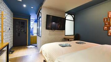 Deluxe Room | Desk, soundproofing, rollaway beds, free WiFi